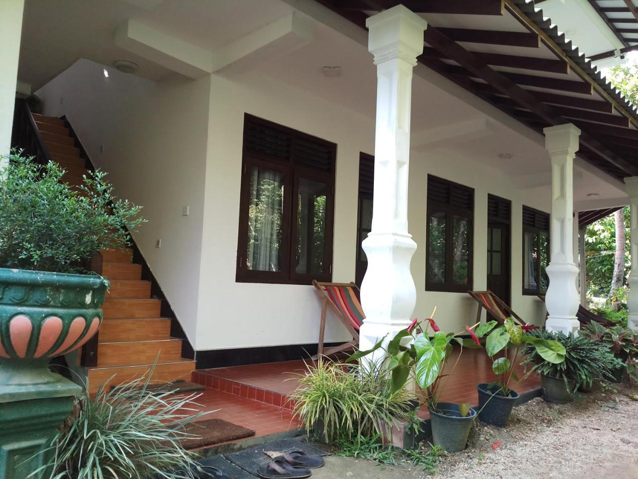 Piumi House Guest House Dikwella Bagian luar foto